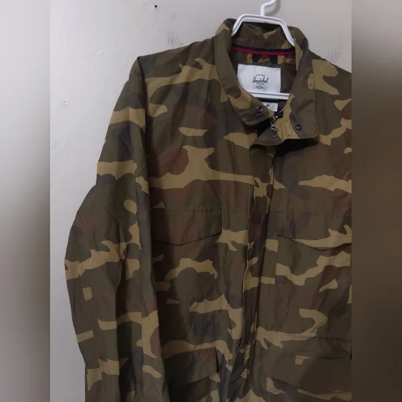 MEN'S Herschel Supply Co. Field Woodland Camo Rain Jacket size MEDIUM - Picture 3 of 12